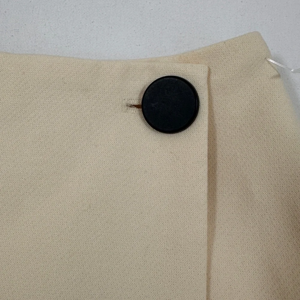 Ann Taylor Loft Wrap Mini Skirt Women Size 0‎ Ivory Button Detail